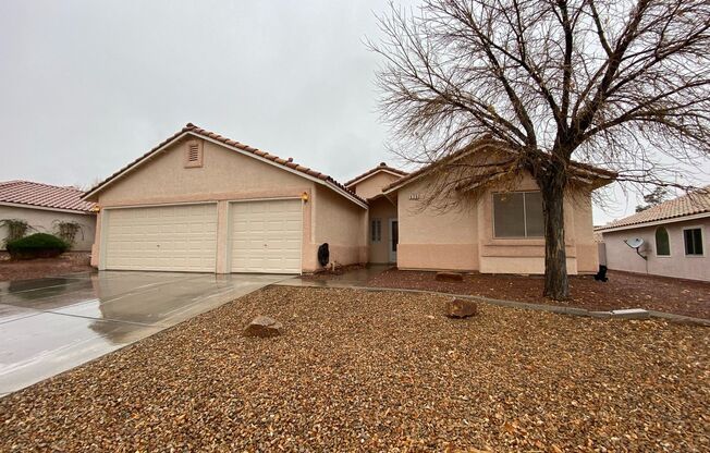 Single Story Home In The Heart of Henderson Ready for Immediate Occupancy!