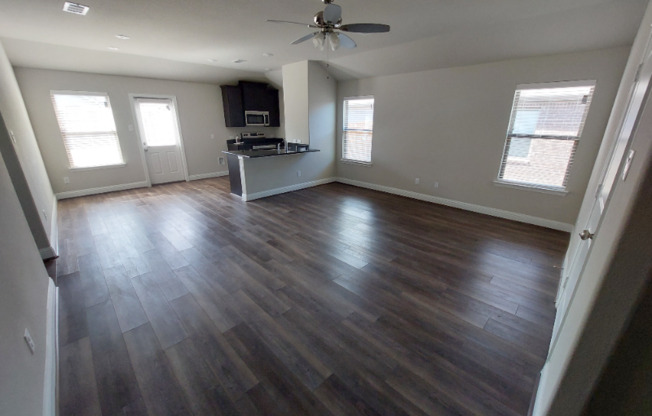 1421 WARRINGWOOD DR