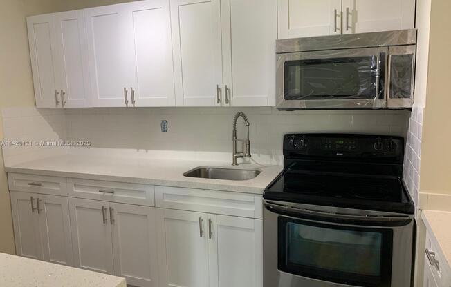 451 NE 207 LN