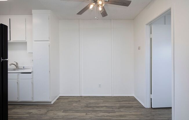 1 bed, 1 bath, 560 sqft, $1,750, Unit 33