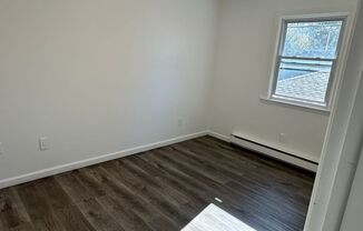 2 beds, 1 bath, $1,200, Unit Unit 3