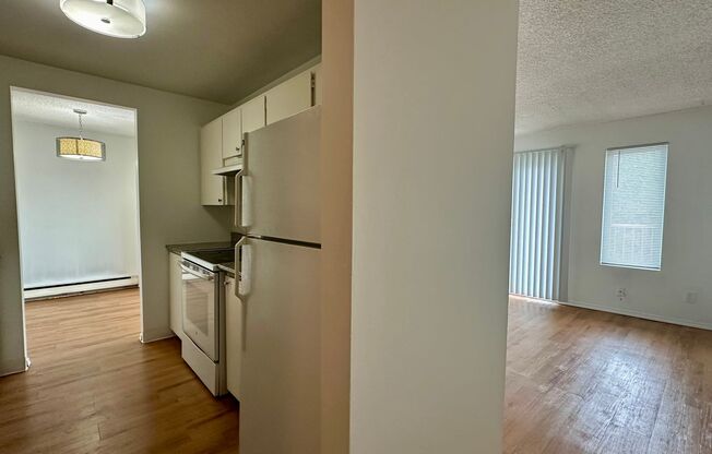 2 beds, 1 bath, 880 sqft, $1,895