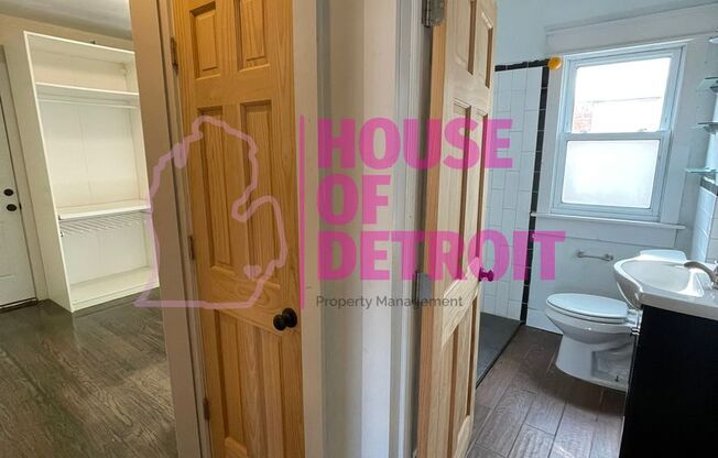 2 beds, 1 bath, 1,200 sqft, $995, Unit Unit 2