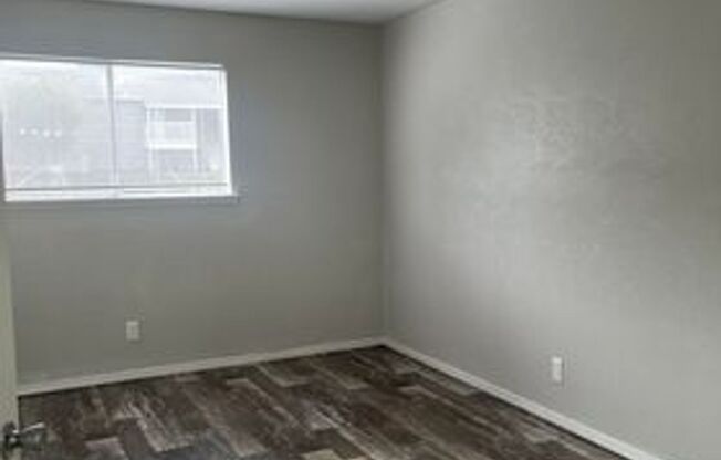 2 beds, 1 bath, 900 sqft, $1,051, Unit 16D