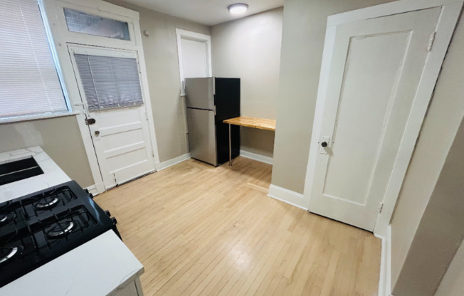 704 10 E 80 ST