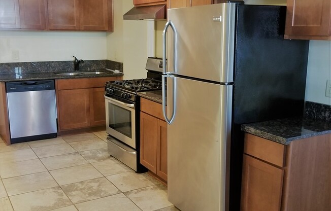 Classic Vintage apartments in Fantastic Midway location