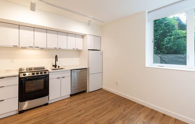 Studio, 1 bath, 246 sqft, $1,200, Unit 01