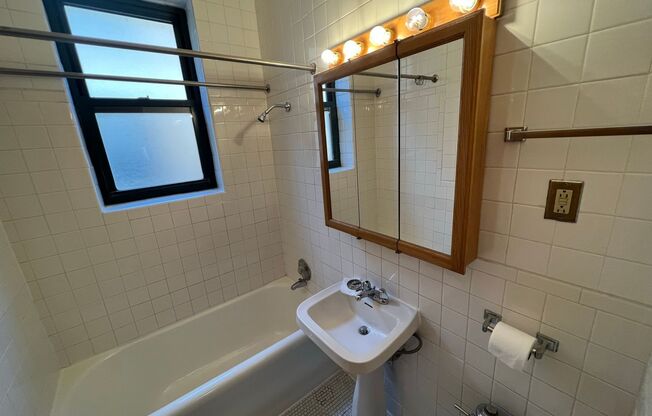Studio, 1 bath, 425 sqft, $1,575, Unit 429-407