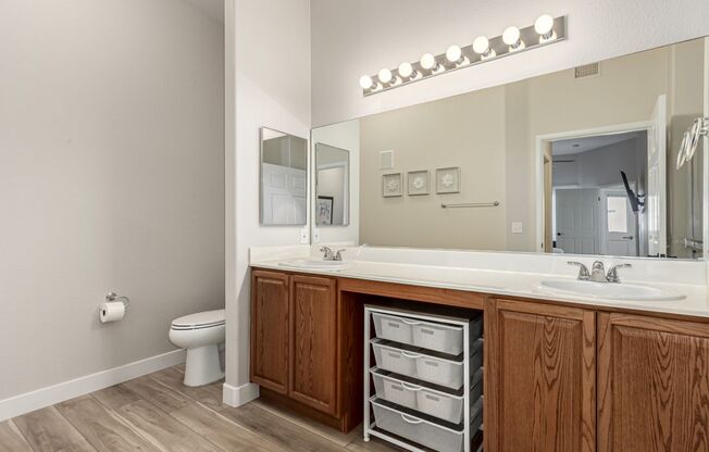 2 beds, 2 baths, $1,750, Unit # 2233