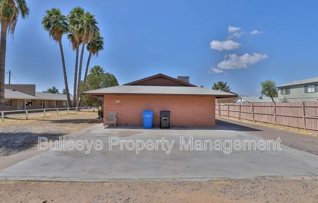 2245 W GLENROSA AVE