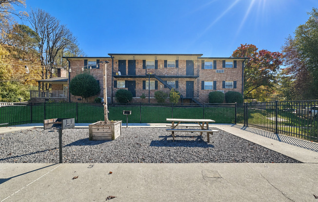 2 beds, 1 bath, 800 sqft, $1,358, Unit 1HH