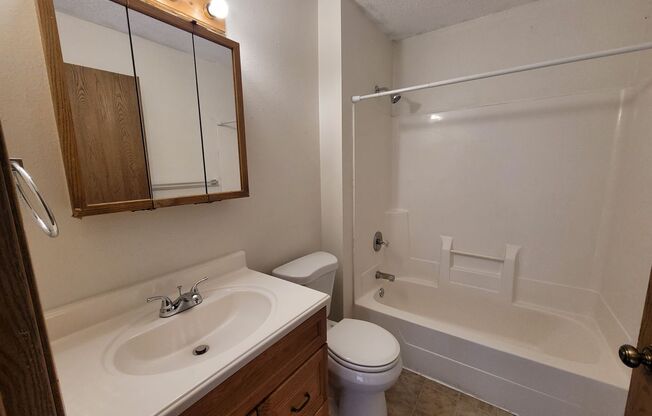 Great Marion Location. 2 bedroom 1 bath, heat and water paid