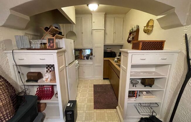 Studio, 1 bath, $875, Unit 105