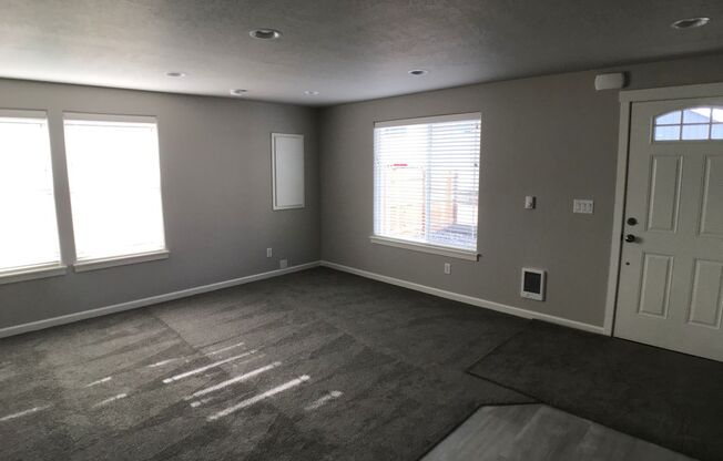 152- 957, 959 NW Oak Ave