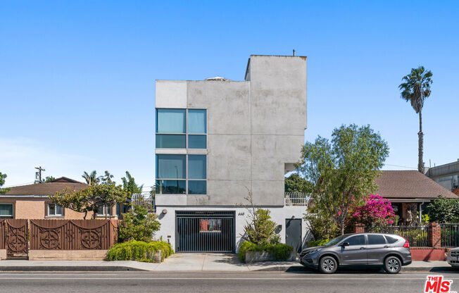 660 Rose Ave