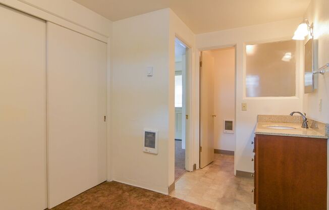 1 bed, 1 bath, $1,050, Unit 751