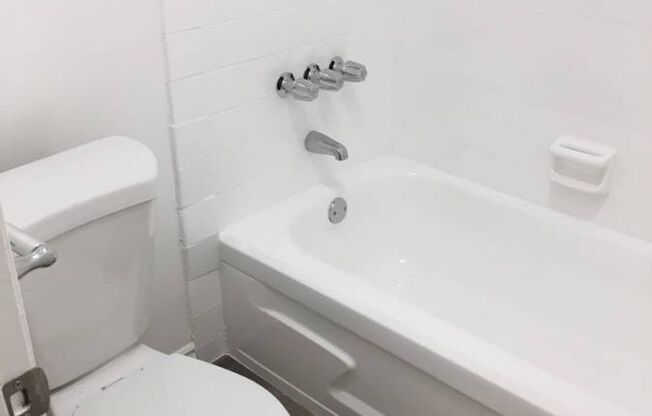 1 bed, 1 bath, $2,050, Unit 38