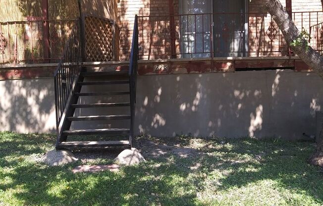 2 beds, 1.5 baths, 1,152 sqft, $1,329, Unit 733