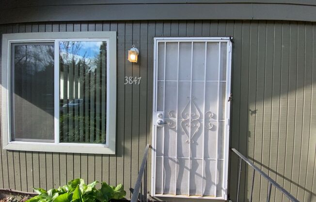 1 bed, 1 bath, 510 sqft, $1,125, Unit 3847 24th Pl NE