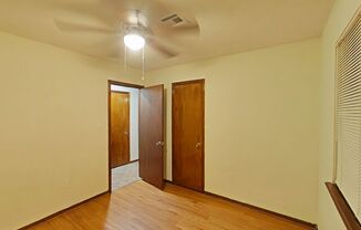 3 beds, 2 baths, $1,400