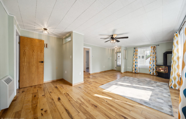 101 E MILLER AVE