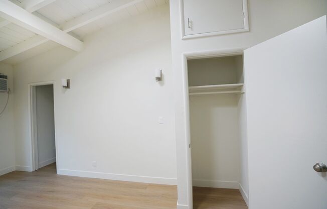 Clarington Ave 3710