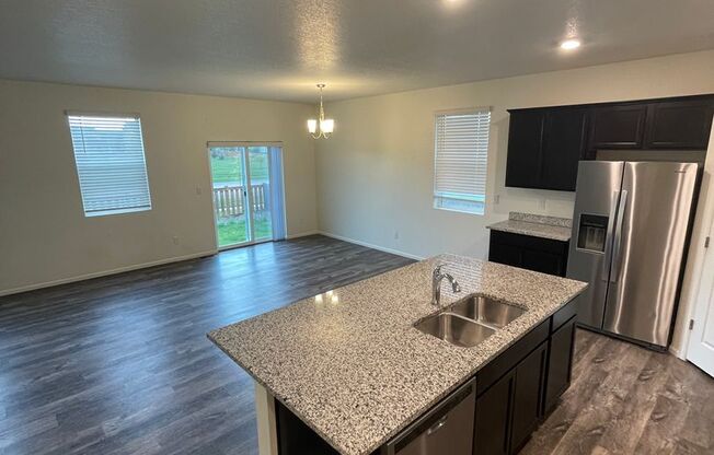 3 Bed 2 Bath House in Windsor!