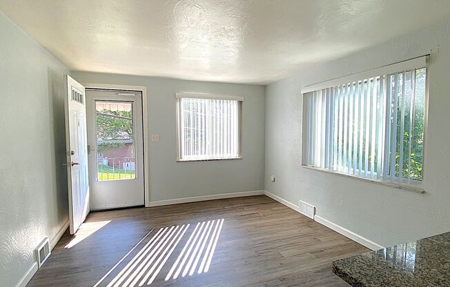 *Updated 1BD/1BA Apartment Available in Brentwood*