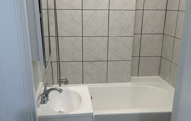 Studio, 1 bath, 525 sqft, $1,595, Unit 215