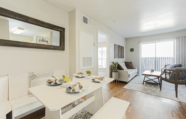 dining area in north houston apartments
