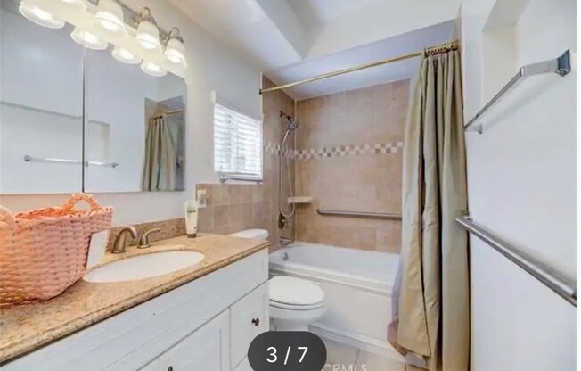 1232 W 109 ST