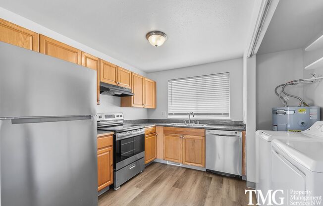 3 beds, 1.5 baths, 1,200 sqft, $1,725, Unit 1330-G5
