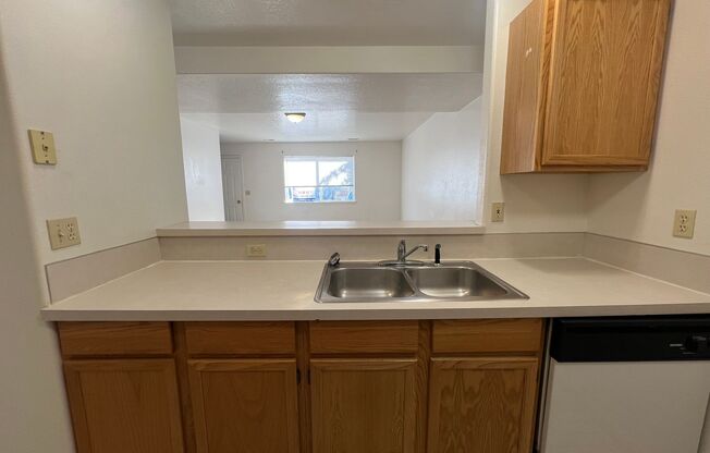 2 beds, 1.5 baths, $1,150, Unit 1860 S 2nd # 13