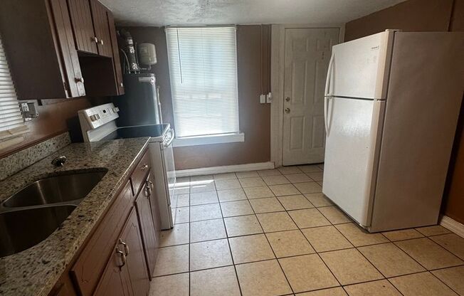 1 bed, 1 bath, $475