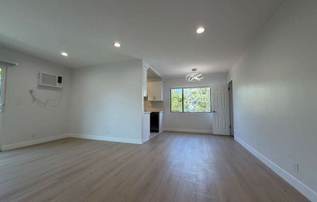 7607 Norton Ave