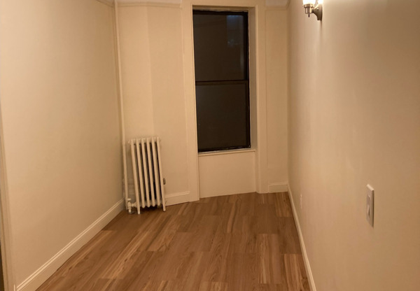 328 W 101 ST