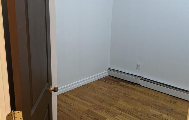 1351 PUTNAM AVE