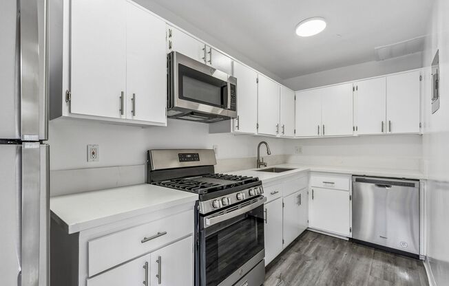 Studio, 1 bath, 615 sqft, $1,998, Unit 220