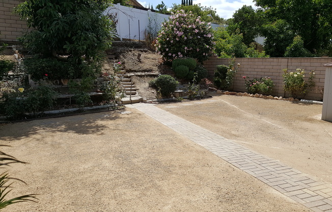 3bd 2.5ba House w/yard, garage