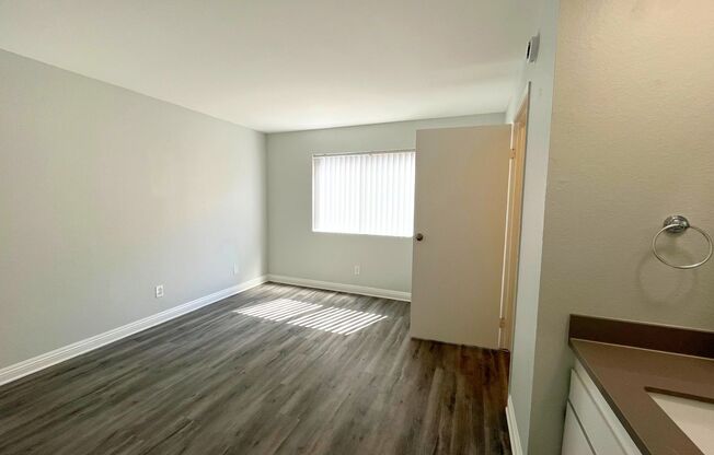 2 beds, 1.5 baths, 1,050 sqft, $2,048, Unit 305