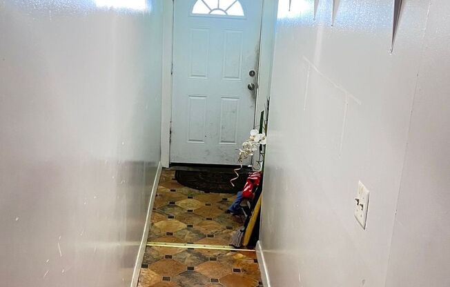2070 E 55 ST