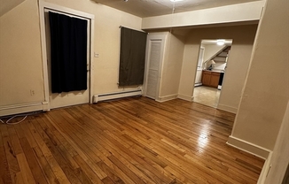 1 bed, 1 bath, 600 sqft, $1,800, Unit R