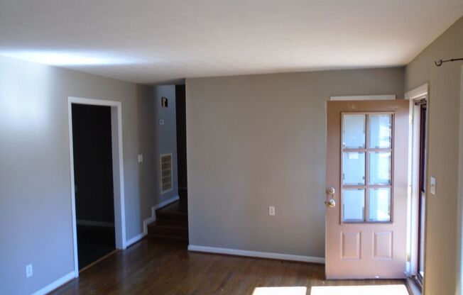 3 beds, 2 baths, $1,300