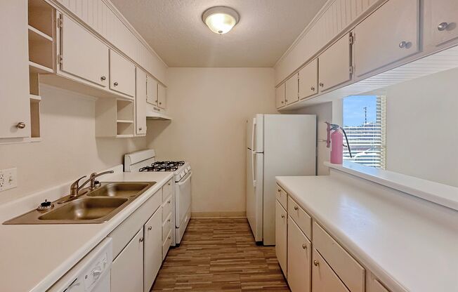 2 beds, 1 bath, 888 sqft, $1,300, Unit Unit 26