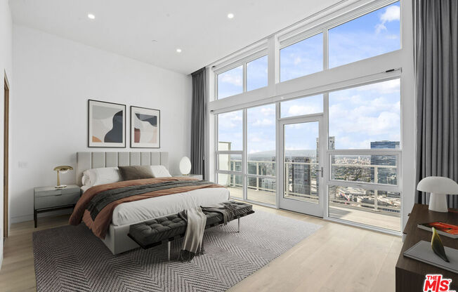 4 beds, 4.5 baths, 3,652 sqft, $25,000, Unit PH 1