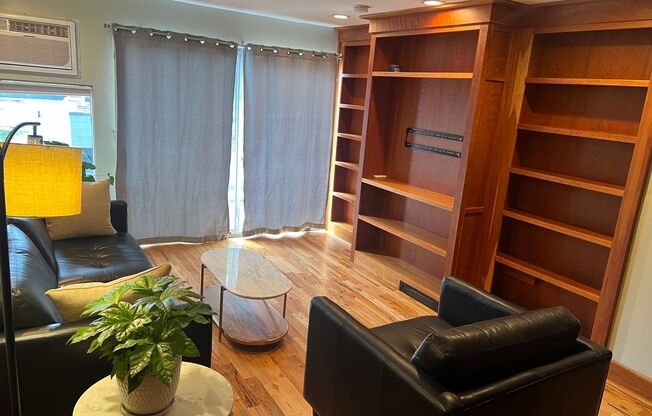 1 bed, 1 bath, 500 sqft, $2,300, Unit 30