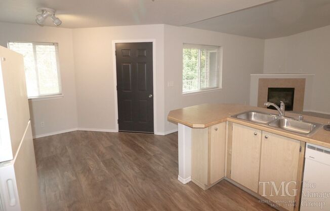 2 beds, 2 baths, 1,004 sqft, $1,495, Unit A7