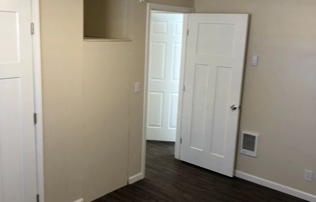 2 beds, 1 bath, 870 sqft, $1,500, Unit 53-01