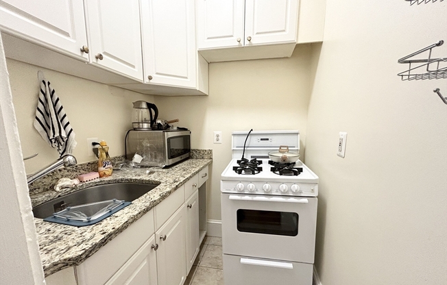 Studio, 1 bath, $2,500, Unit 25