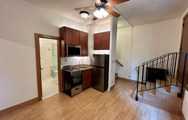 1 bed, 1 bath, 425 sqft, $1,765, Unit 233-G2